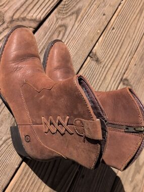 Born Women's Chestnut Brown Leather Ankle Boots with Side Zip Sz 7 38